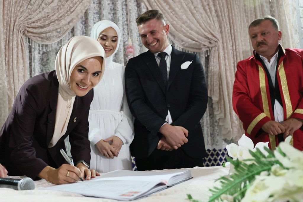 Evlenecek gençlere 660 milyon lira ödeme yapıldı