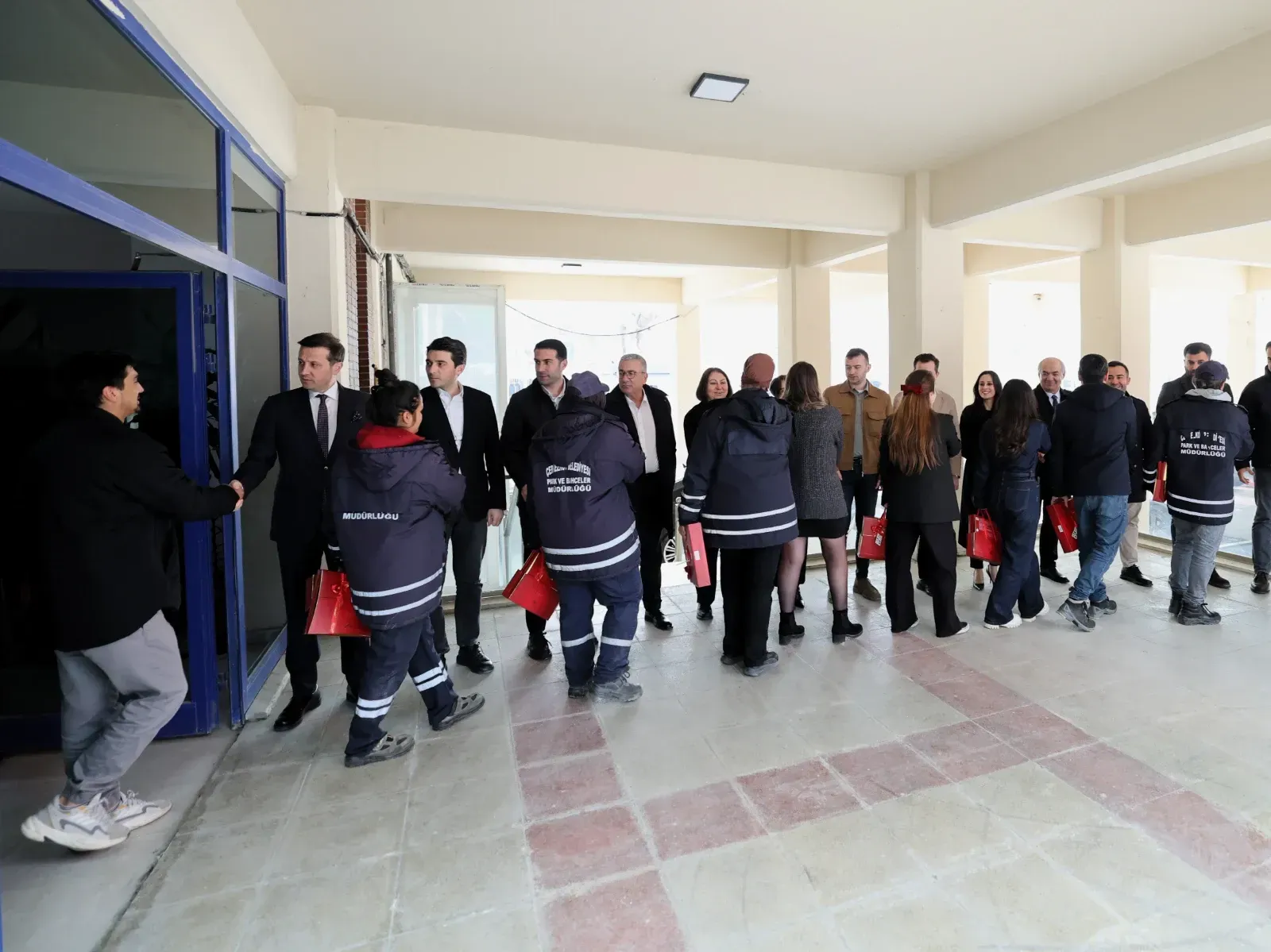 Başkan Akay, personellerle bayramlaştı