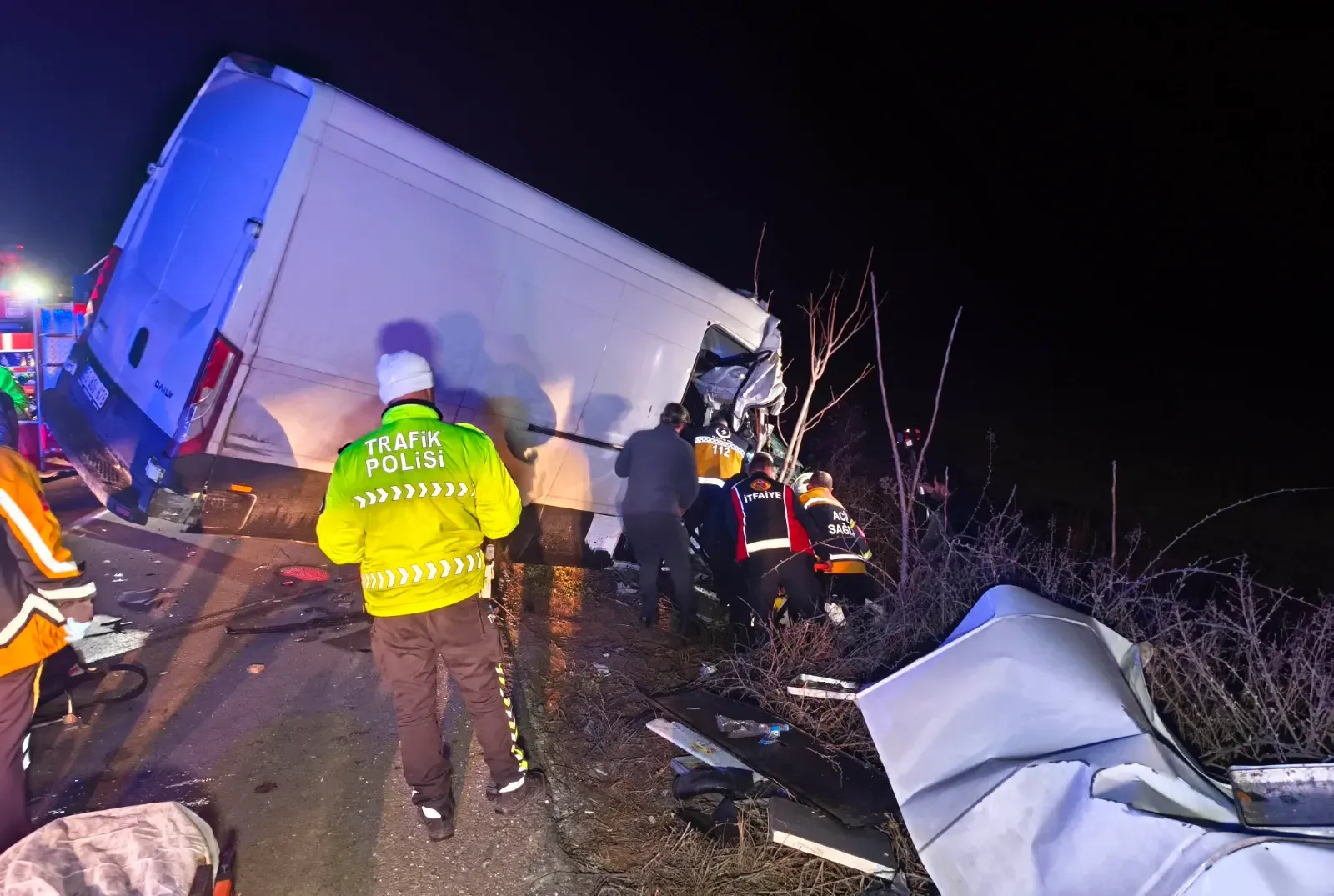 Kamyonet, TIR’a arkadan çarptı: 2 ölü