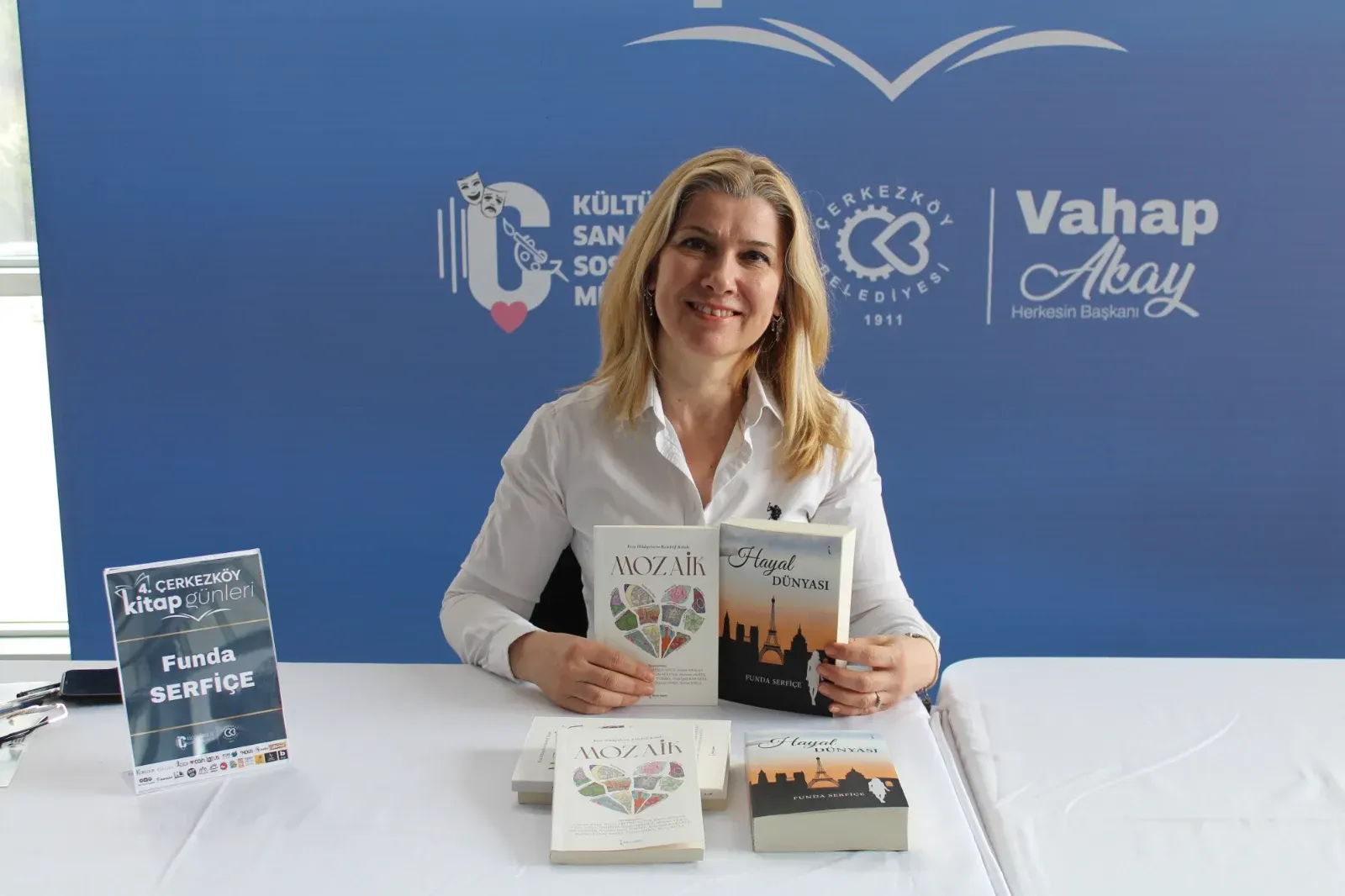 Yazar Funda Serfiçe, 4. Kitap Günleri’nde okurlarıyla buluştu