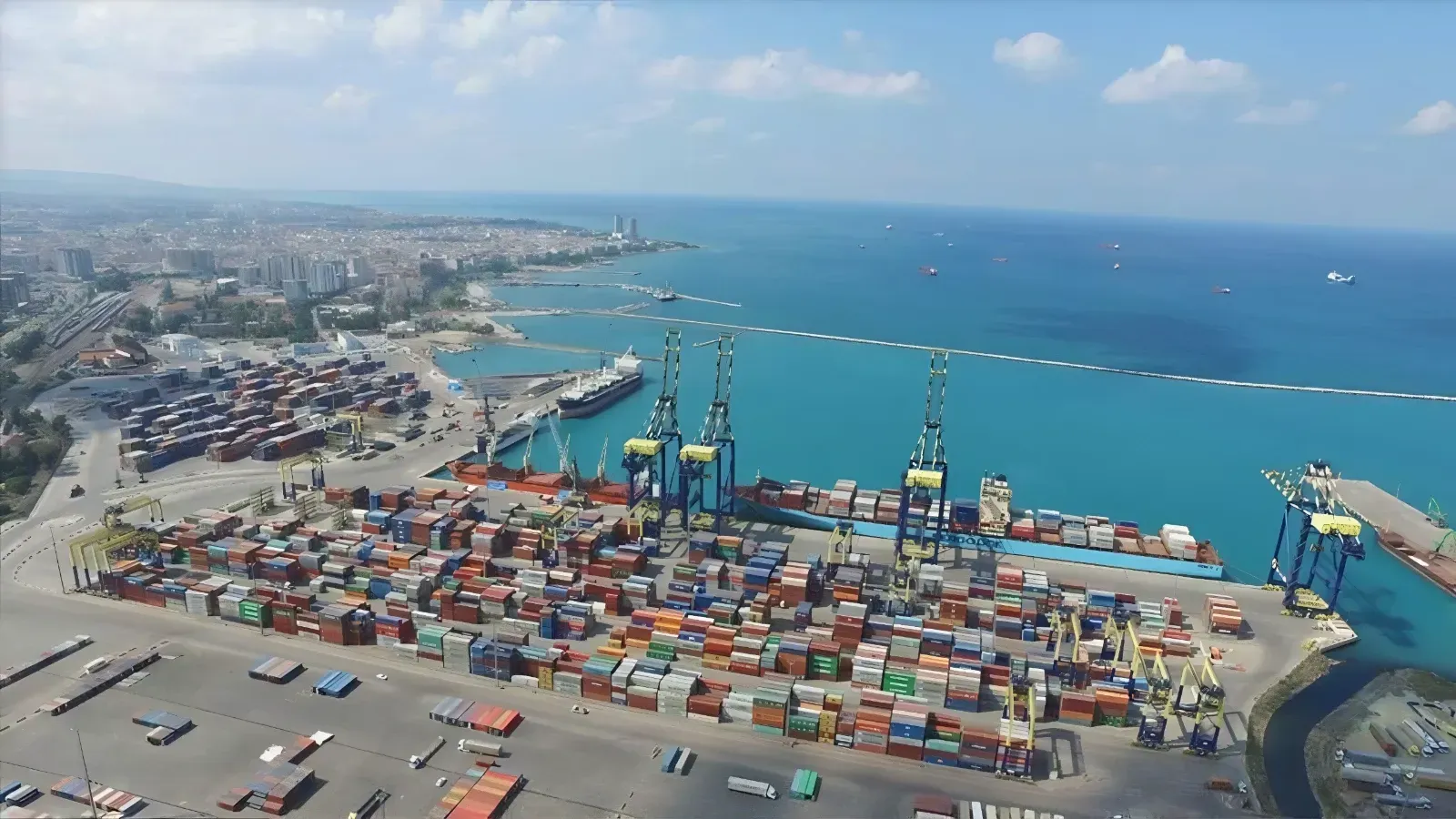 Şubat’ta 43 milyon 881 bin 863 ton yük elleçlendi