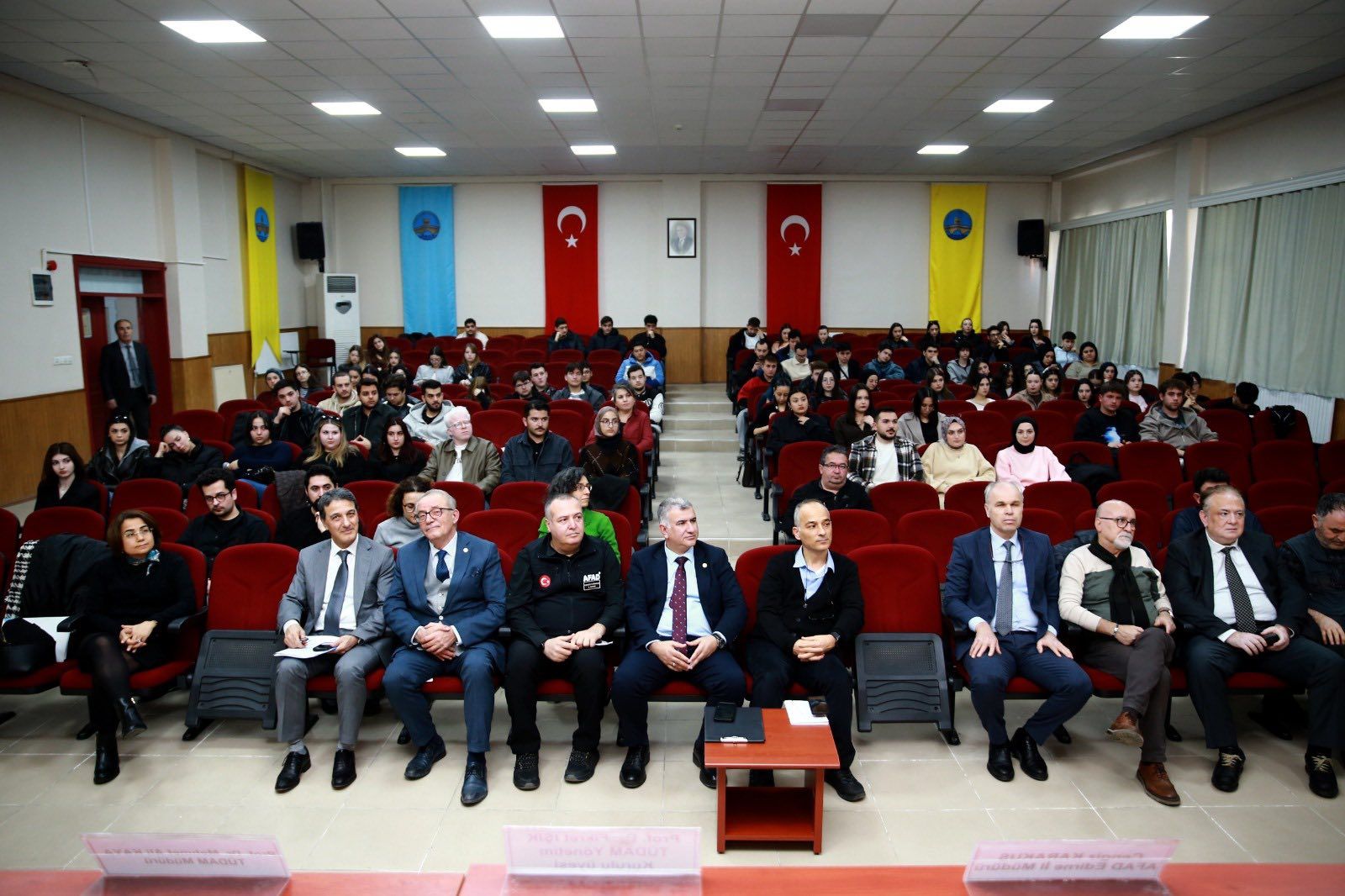 “Depremler, Afet Yönetimi ve Halk Sağlığı” paneli düzenlendi