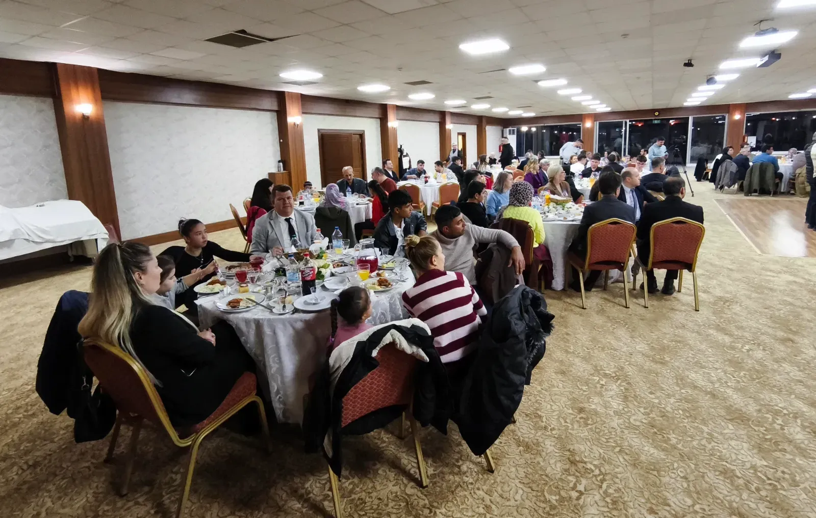 Dünya Yetimler Günü dolayısıyla iftar programı düzenlendi