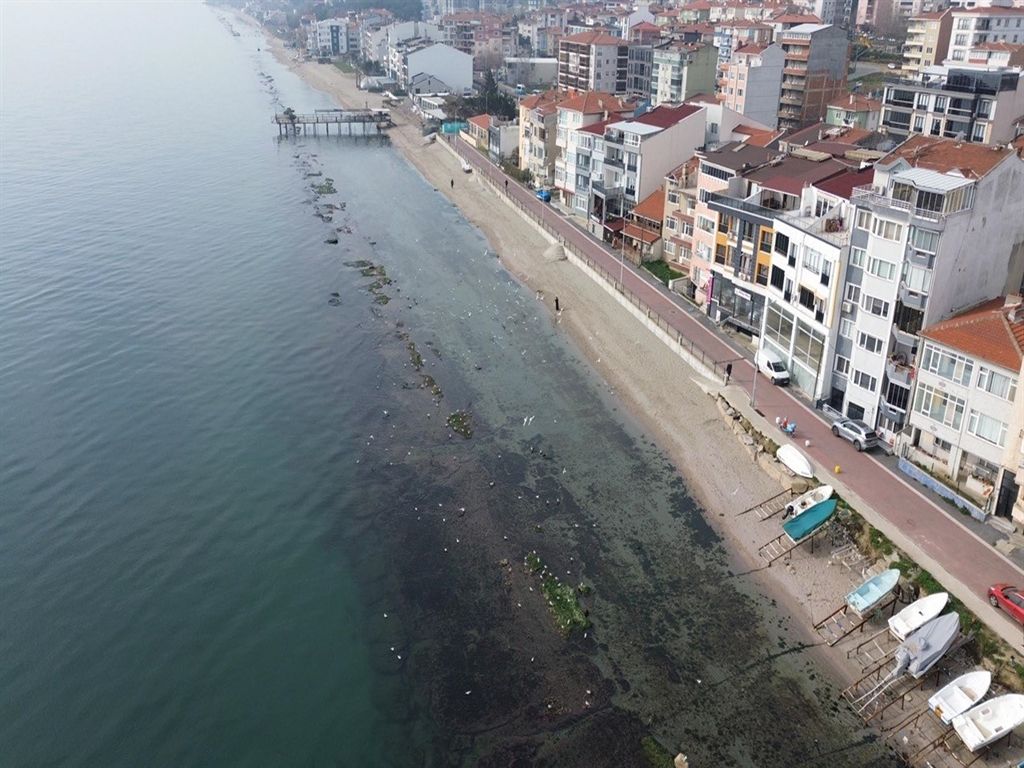 Marmara’da deniz çekildi, ‘kral yolu’ ortaya çıktı