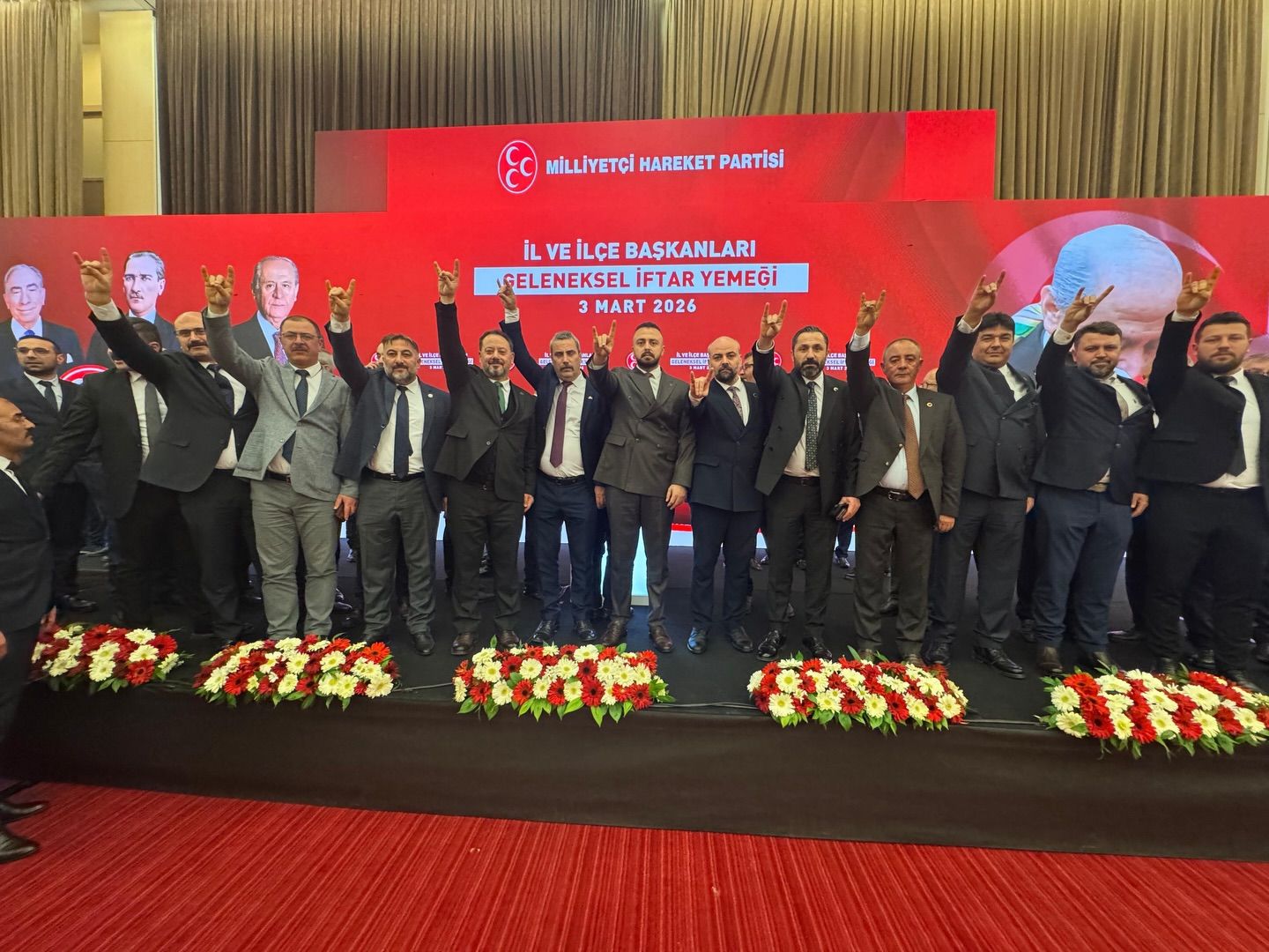 Bahçeli, il ve ilçe başkanlarıyla iftarda buluştu