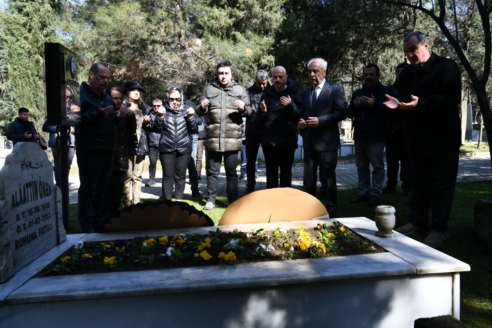 Merhum Belediye Başkanı Önen, mezarı başında anıldı