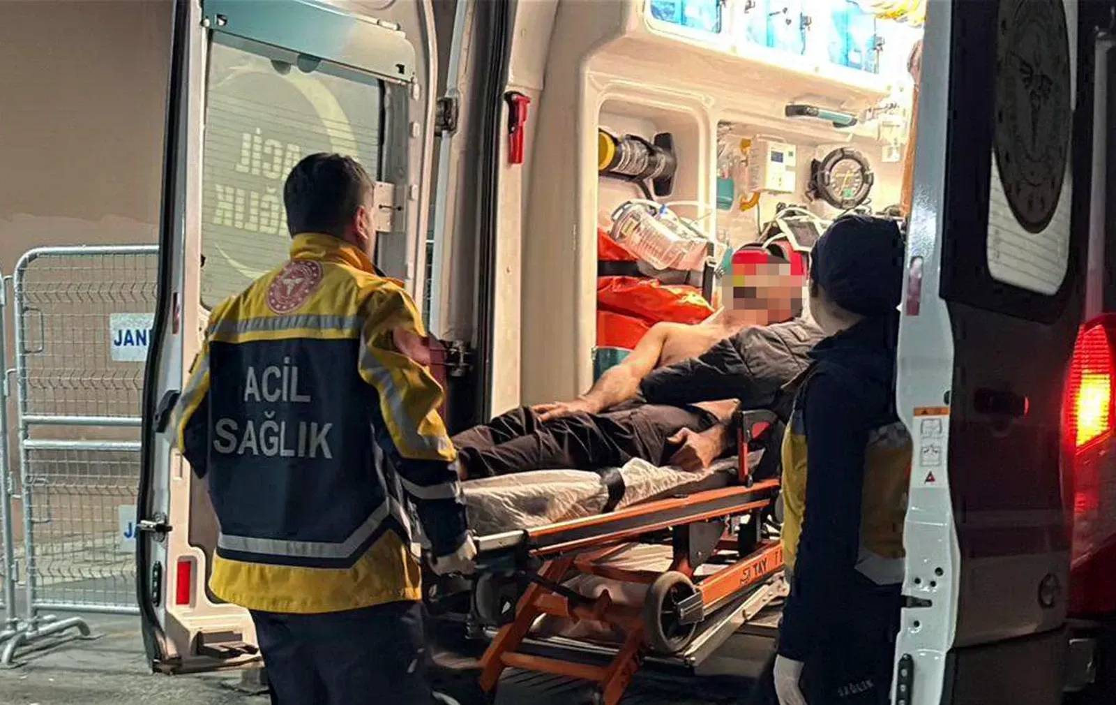 3 kişinin sopalı saldırısına uğradı
