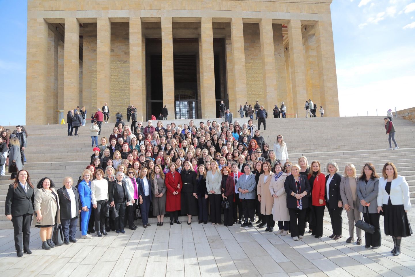 CHP’li kadın belediye başkanları Anıtkabir’de