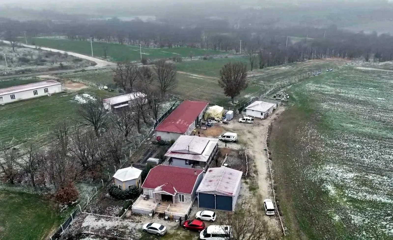 Polisten çiftlik evine uyuşturucu operasyonu