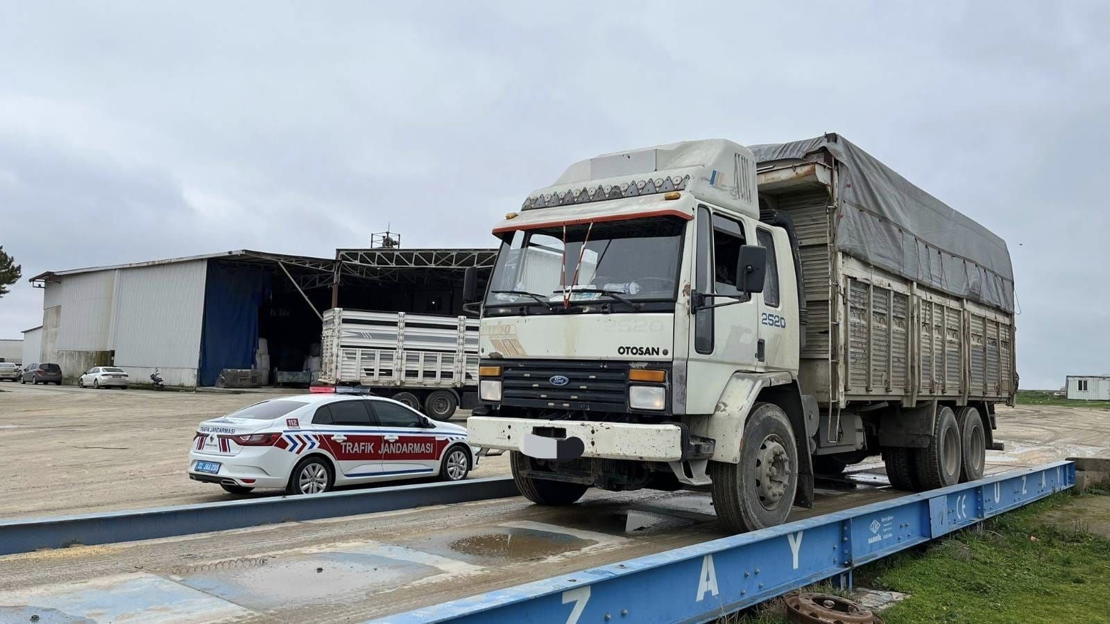 Taşıma sınırını aşan kamyon sürücülerine ceza yağdı