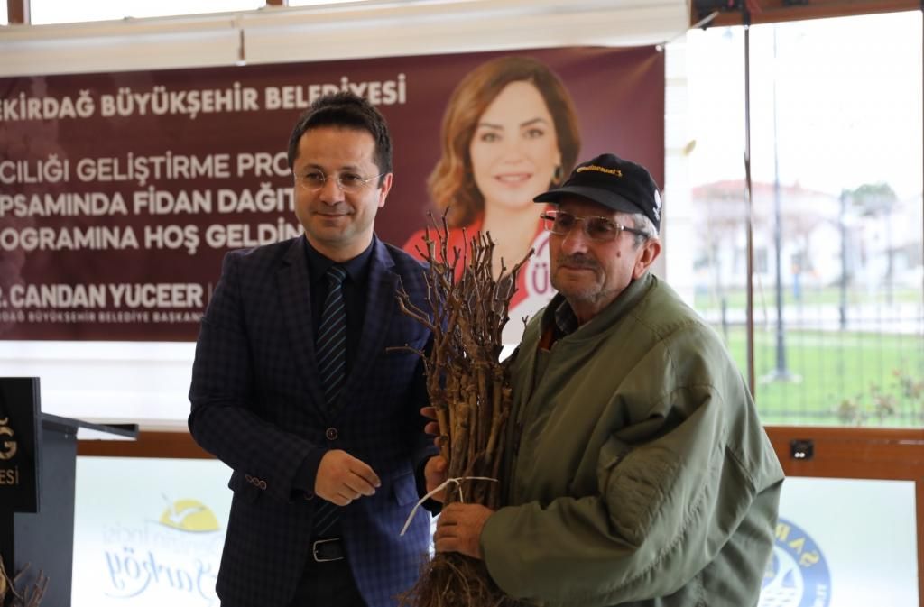 Büyükşehirden üreticilere fidan desteği