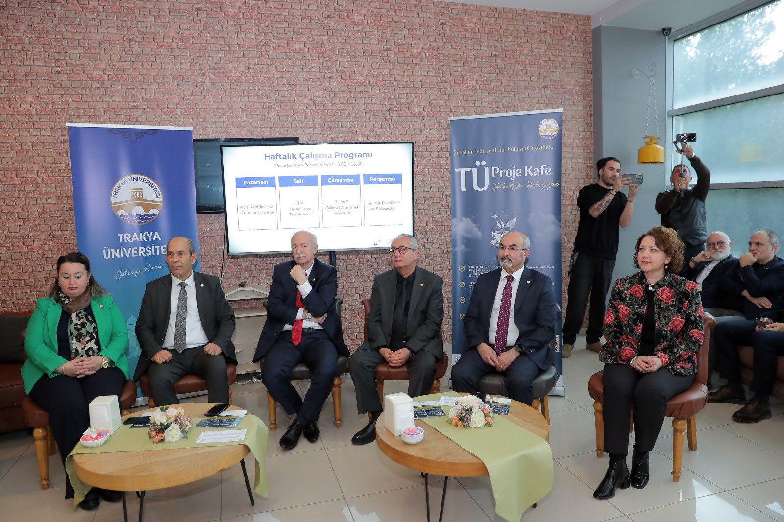 Proje Kafe açıldı