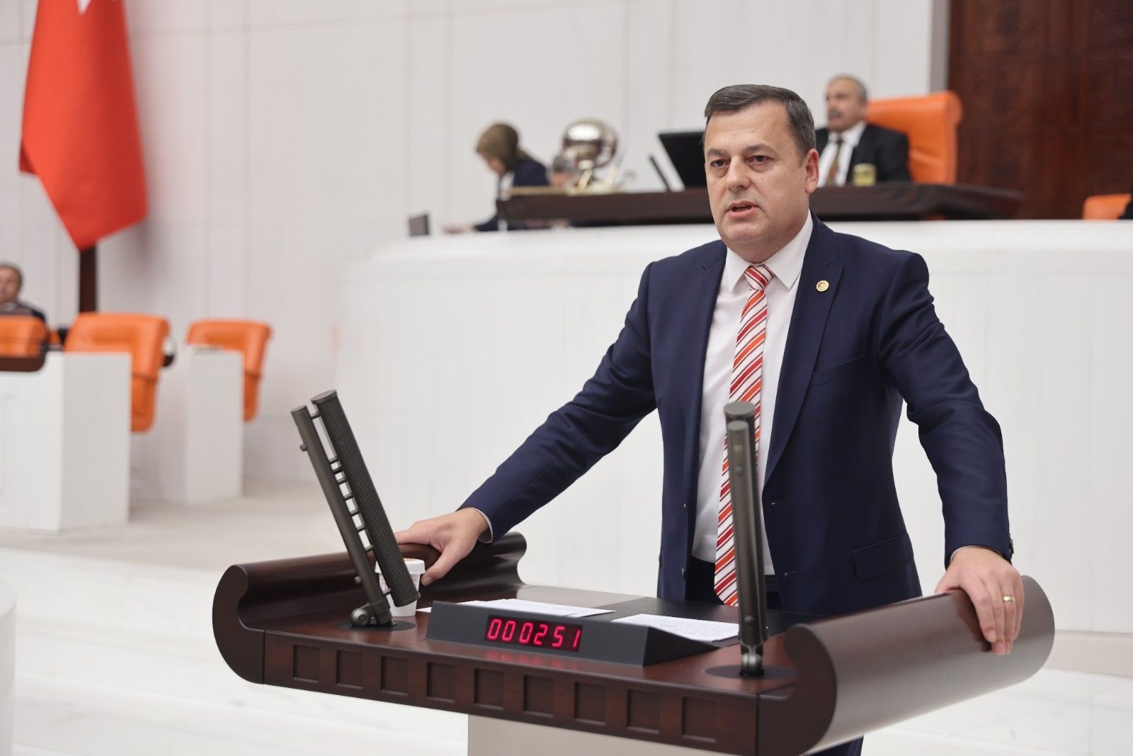 Orman köylülerinin sorunlarını Meclis gündemine taşıdı