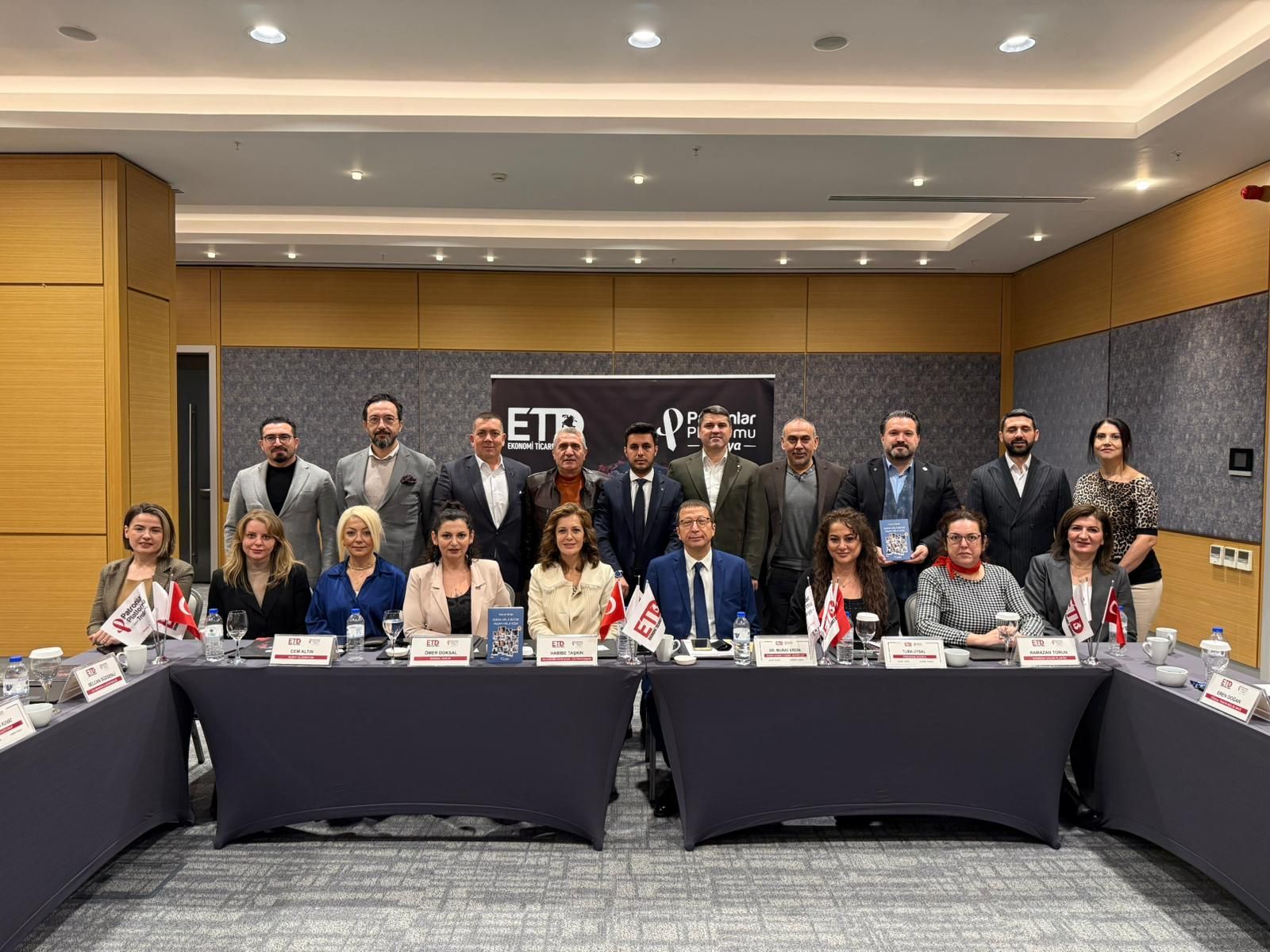 “Siz işinizi iyi yapın, sosyal medya arkanızdan gelsin”