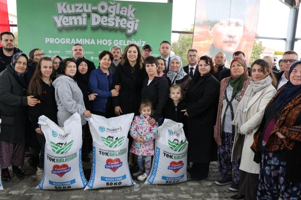 Büyükşehirden hayvan yetiştiricilerine yem desteği