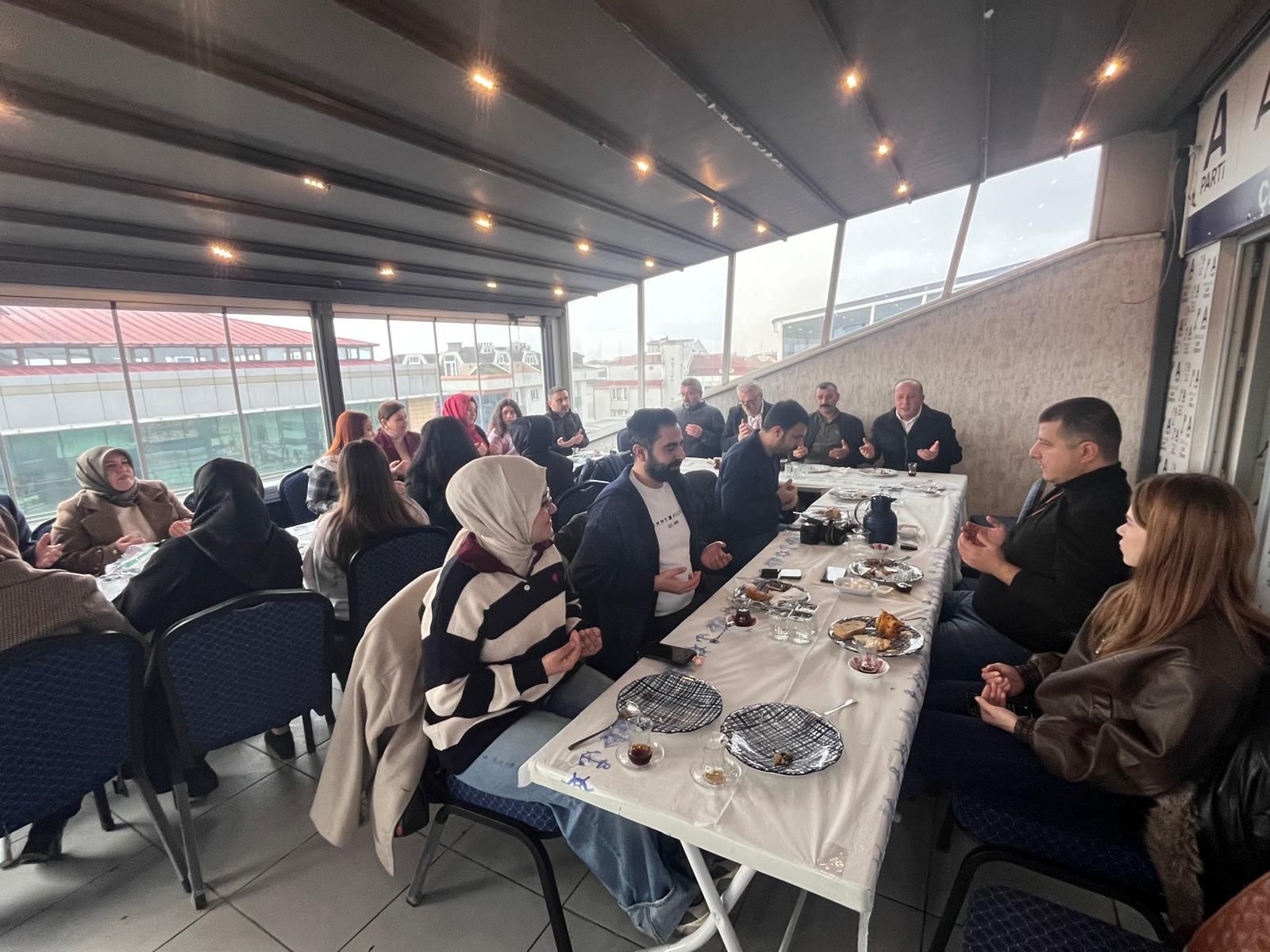 Anahtar Parti yönetimi, gazetecilerle kahvaltıda buluştu