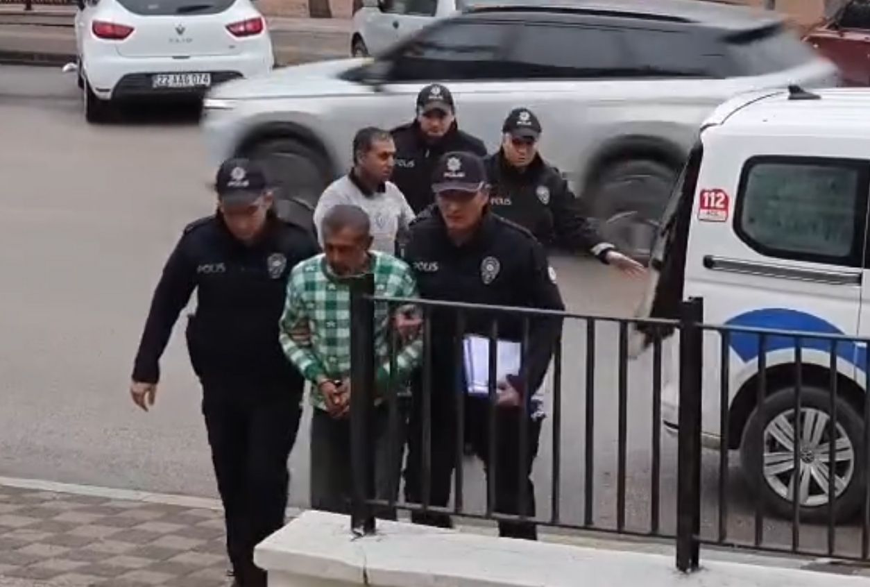 Firari hükümlüler, saklandıkları ormanda yakalandı