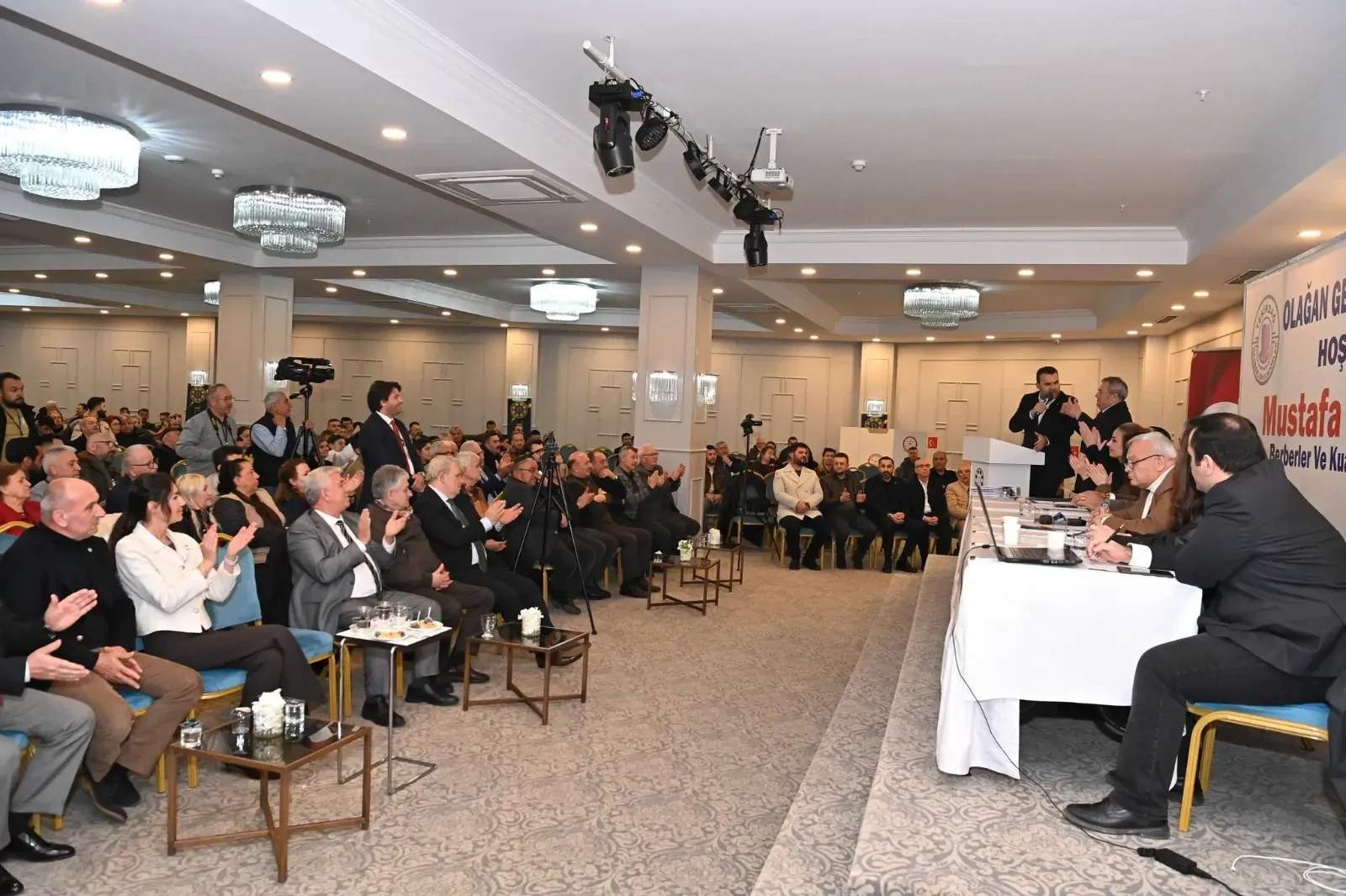Berberler ve Kuaförler Esnaf Odası’nda başkan değişmedi