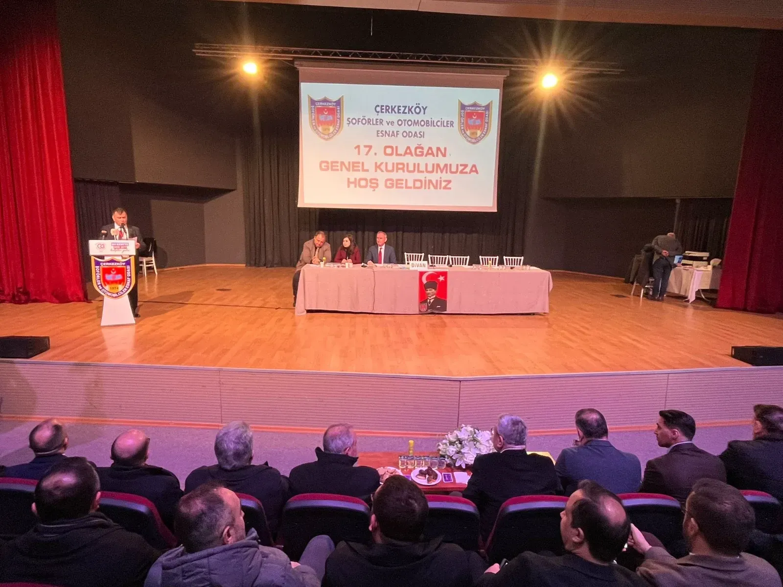 Şoförler ve Otomobilciler Esnaf Odası Olağan Genel Kurulu yapılıyor