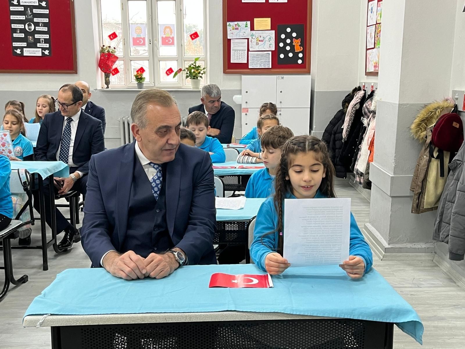 Öğrenciler karnelerini alarak yarıyıl tatiline başladı
