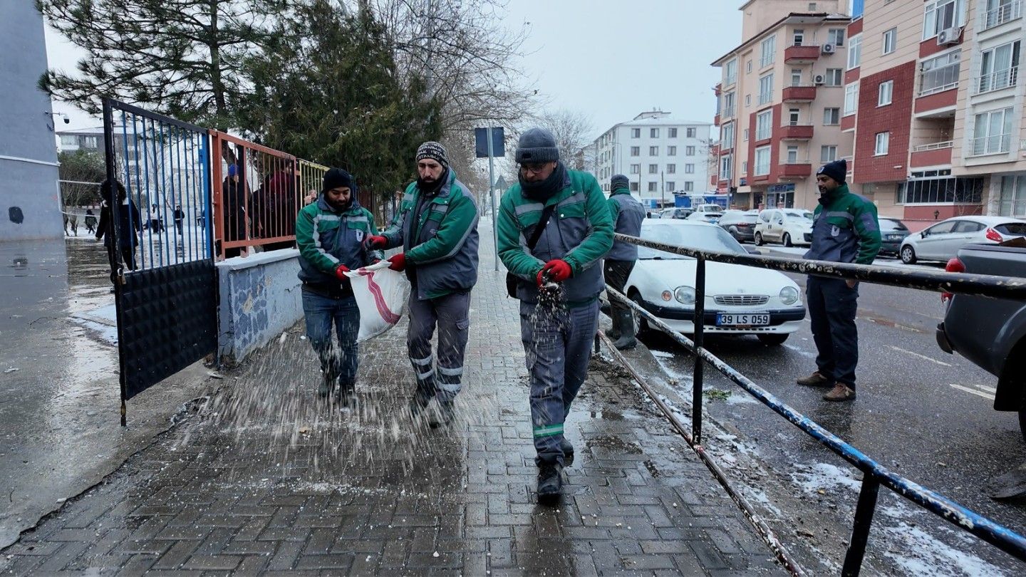 Belediyeden kar mesaisi