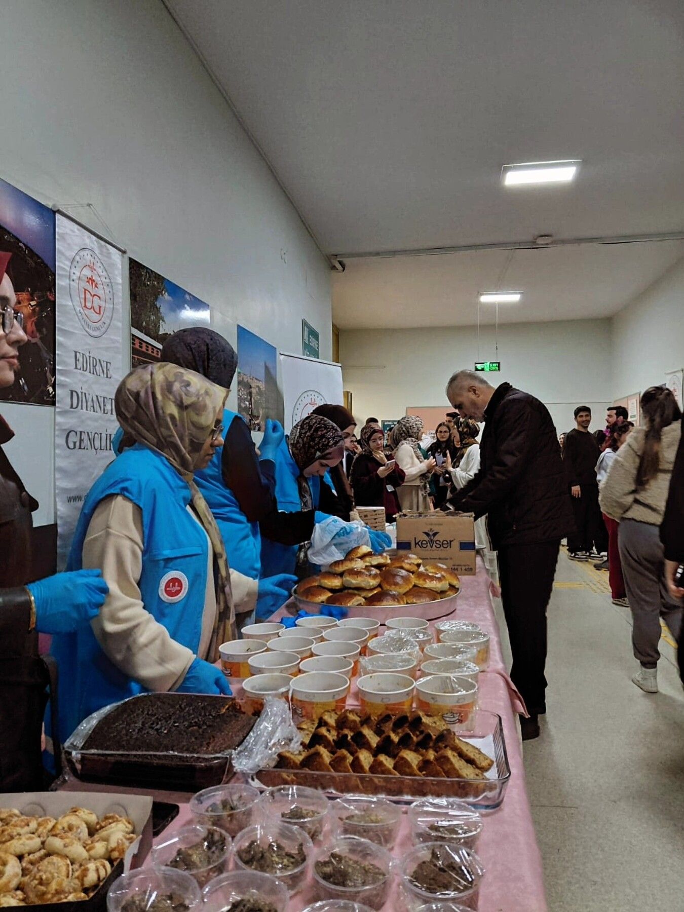 Müftülükten öğrencilere manevi destek ve ikram