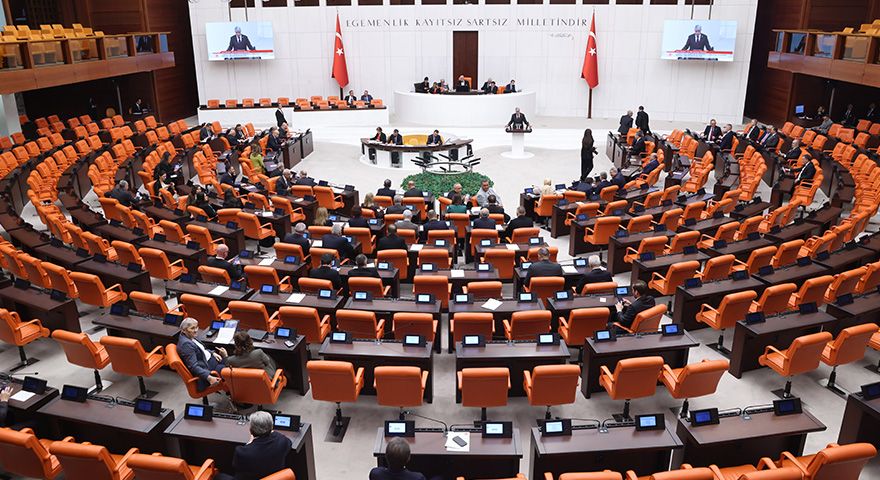 Kritik teklifin ilk 2 maddesi Meclis’ten geçti
