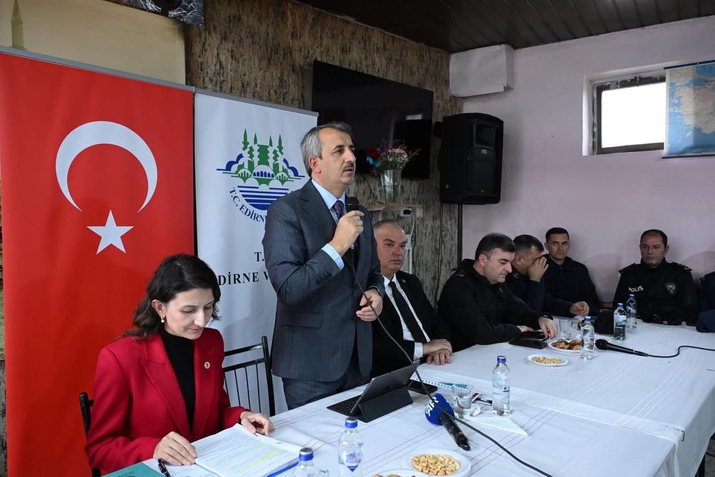Vali Sezer, muhtarlar ve vatandaşlarla buluştu