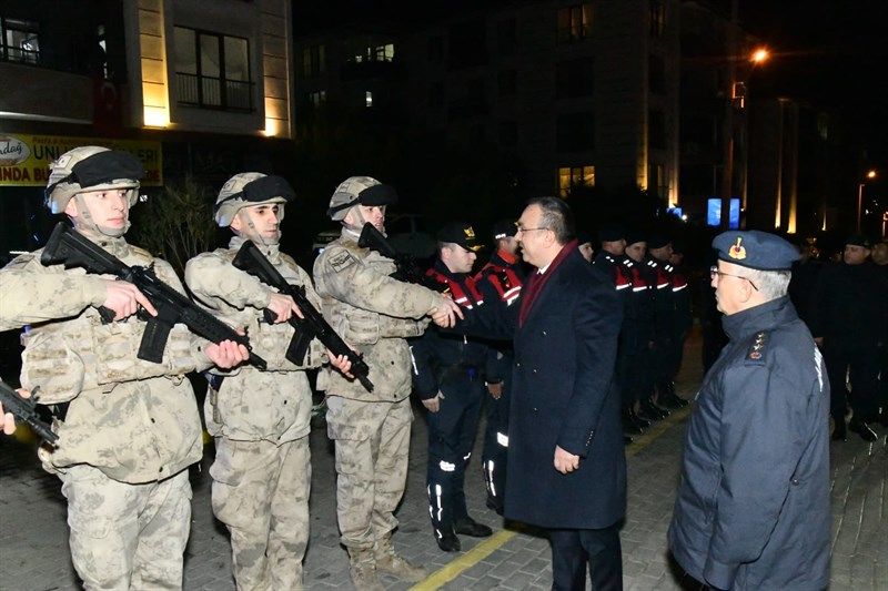 Vali Soytürk’ten yılın son gününde güvenlik ve acil hizmet birimlerine moral ziyareti