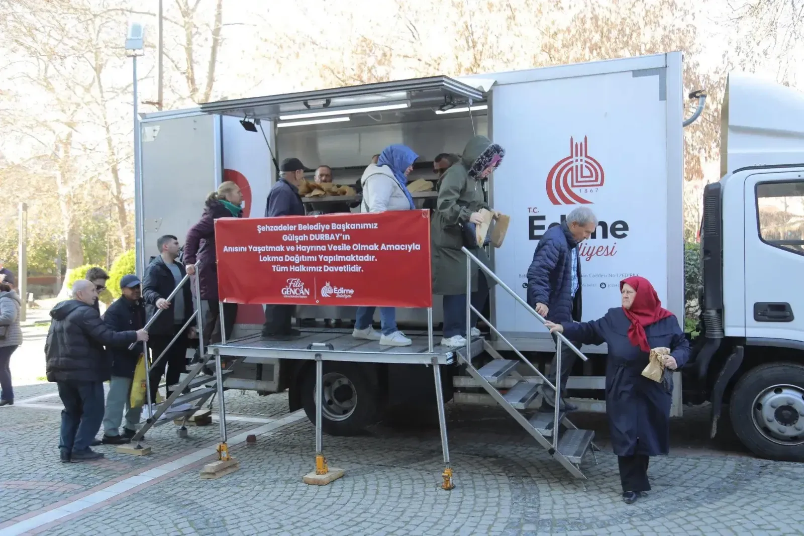 Merhum Belediye Başkanı Gülşah Durbay hayrına lokma dağıtıldı