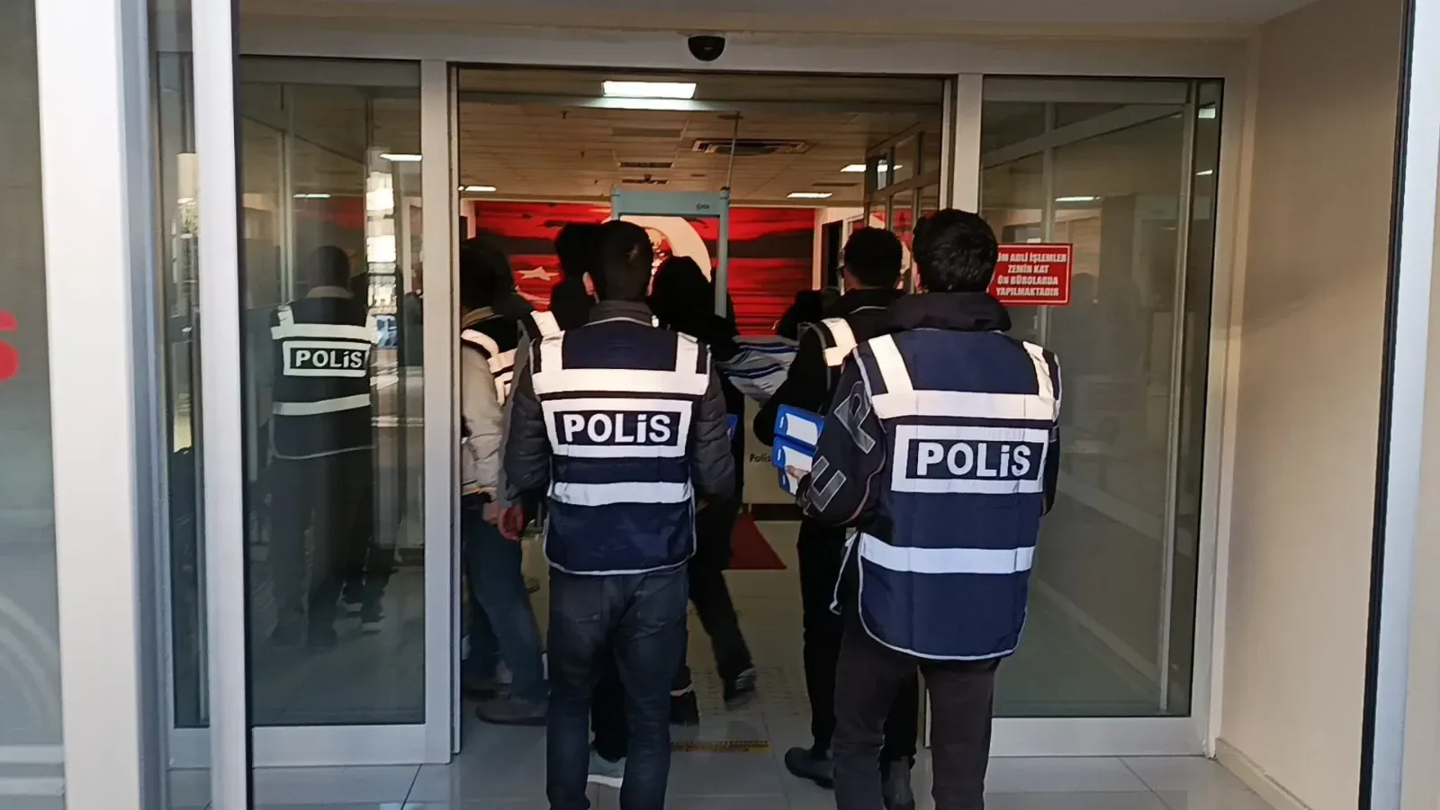 Masaj salonlarına fuhuş operasyonu: 5 tutuklama