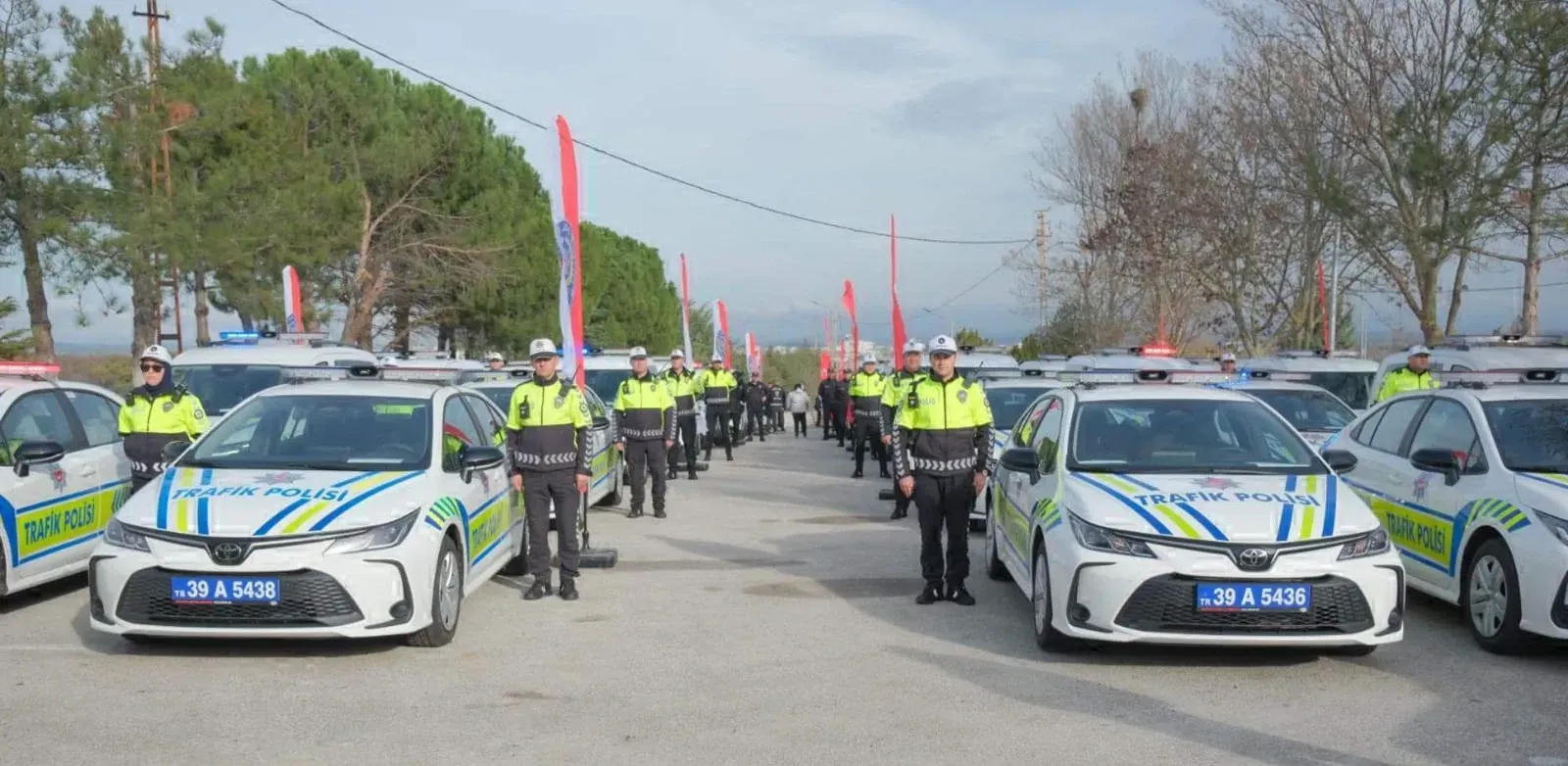 Emniyet müdürlüğüne tahsis edilen 64 araç törenle hizmete alındı
