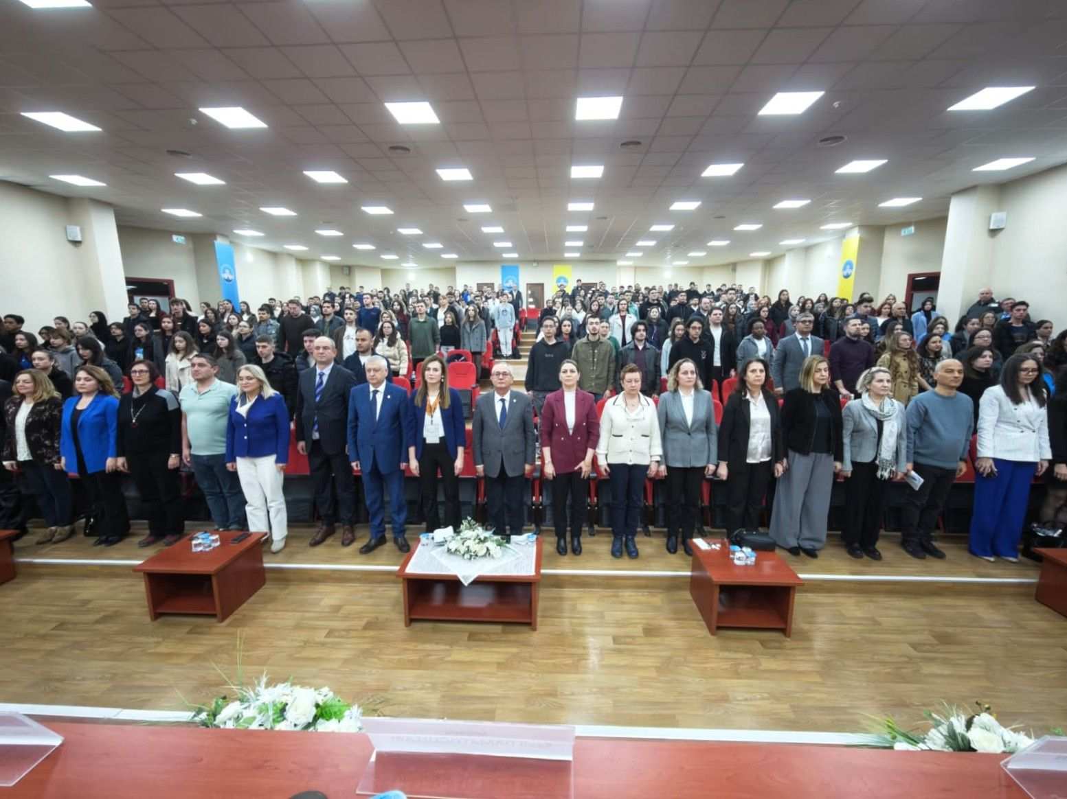 Sektör temsilcileri ile öğrencileri buluşturan zirve