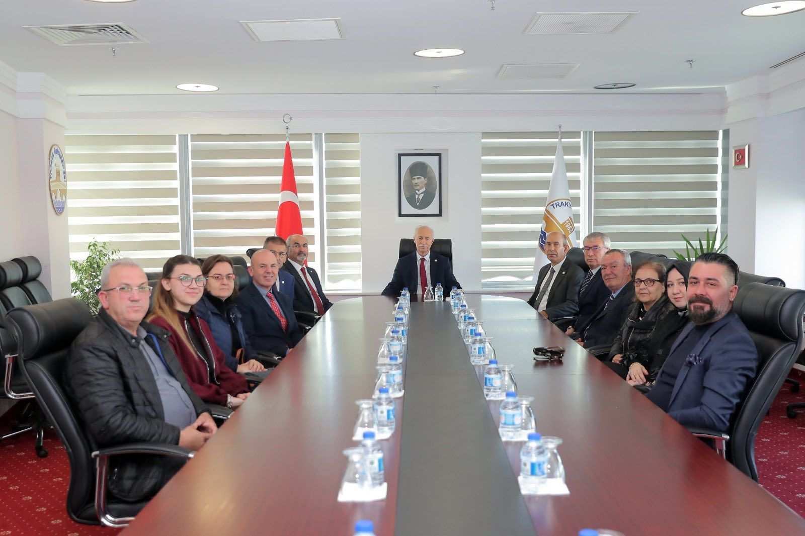 Rektör Hatipler, hayırseverlere teşekkür belgesi takdim etti