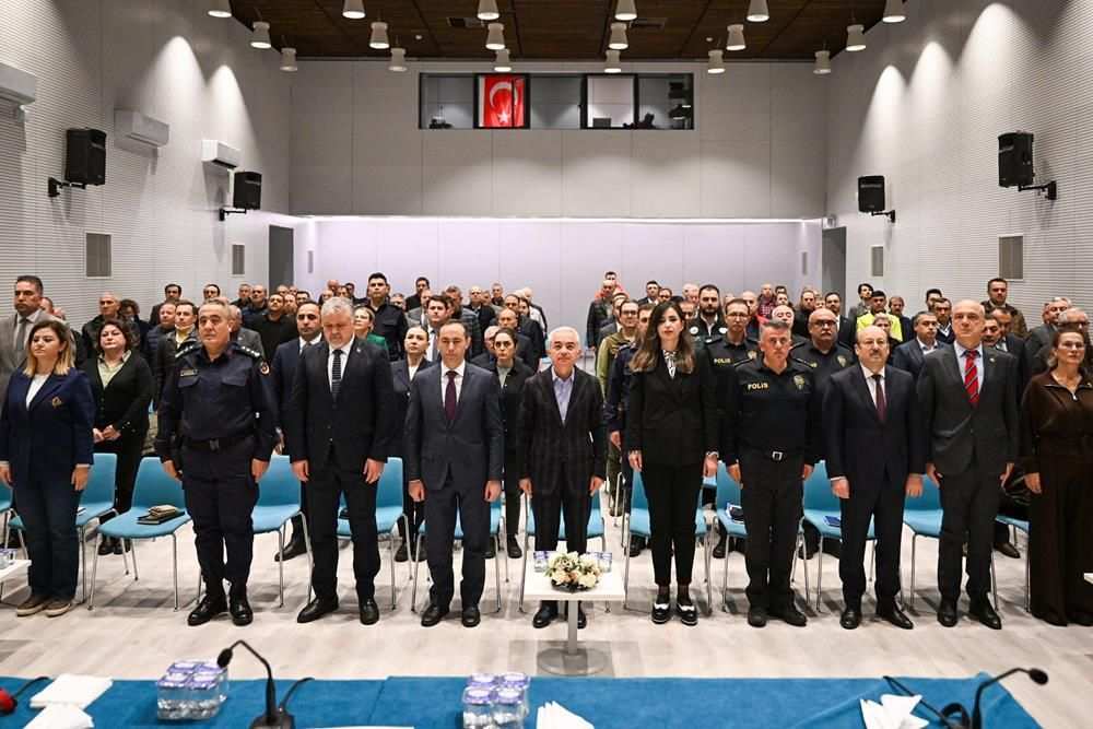 Vali Turan, iki ilçede muhtarlarla buluştu