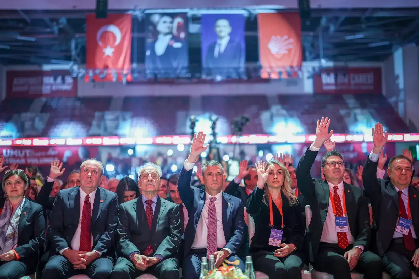 Özgür Özel yeniden genel başkanlığa seçildi