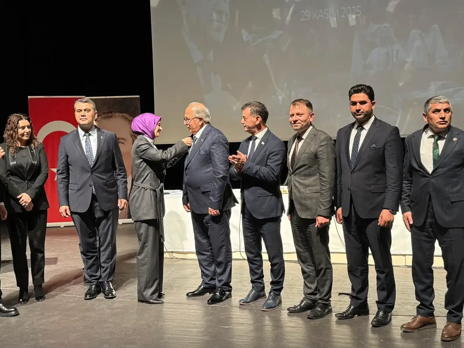 CHP’den istifa eden meclis üyesi AK Parti’ye katıldı
