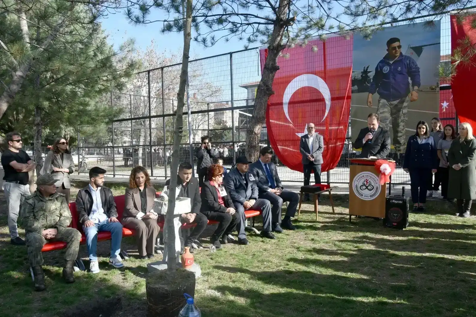 Şehidimiz anısına okul bahçesine fidan dikildi