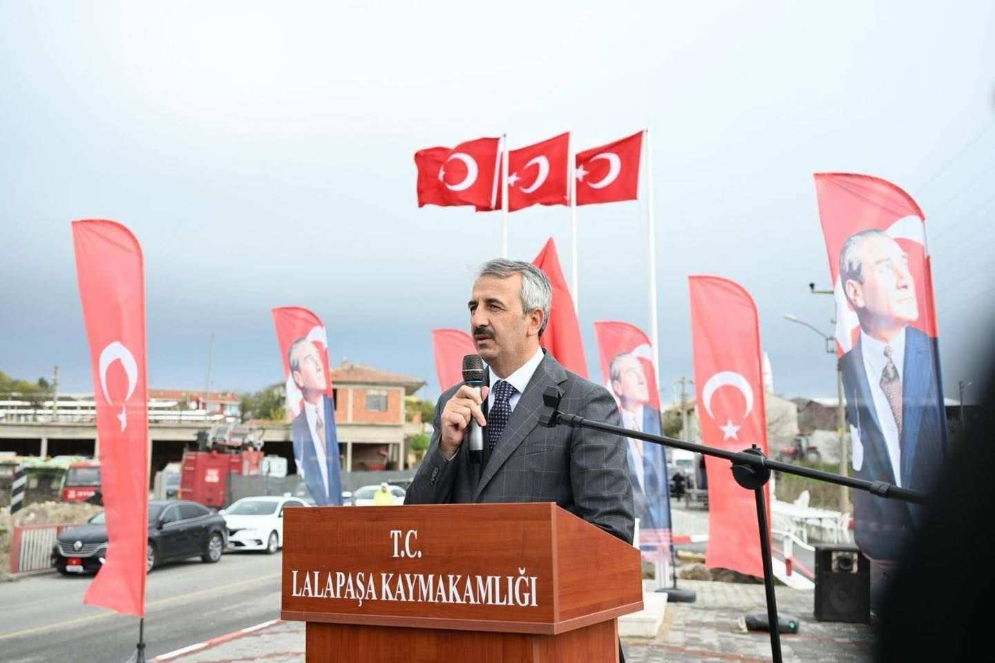 Lalapaşa’da yenilenen Üç Şehitler Anıtı, yeniden açıldı