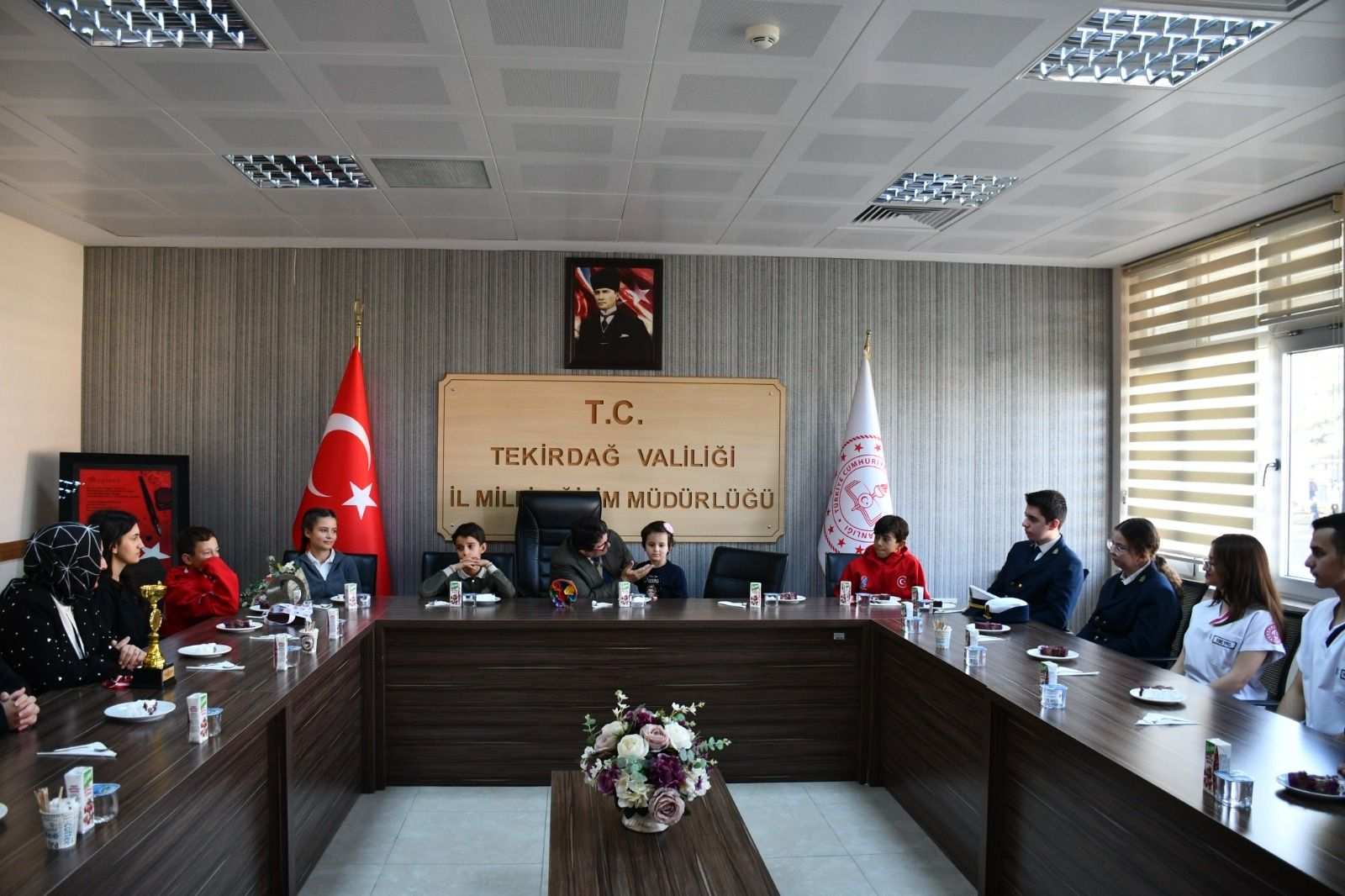 Yeniyol, başarılı öğretmen ve öğrenciler ile bir araya geldi