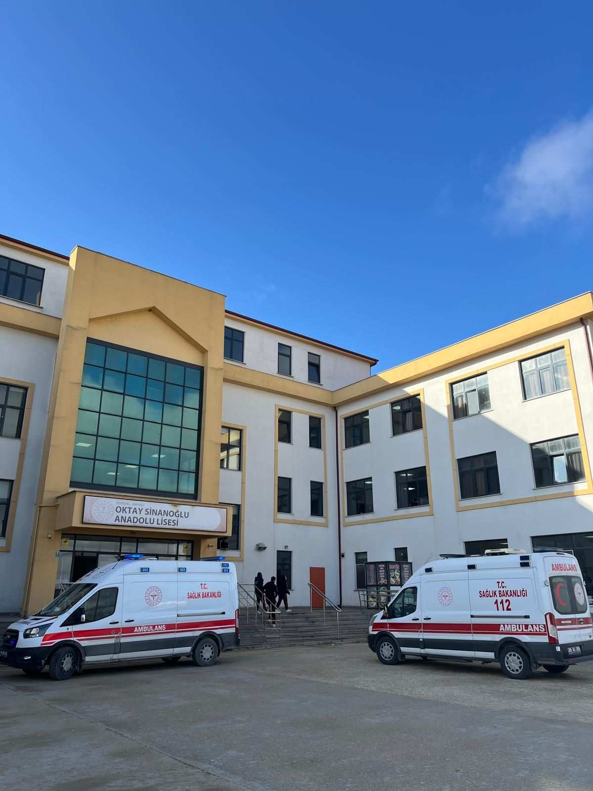 Okulda düzenlenen yemek etkinliğinde 5 öğrenci zehirlendi