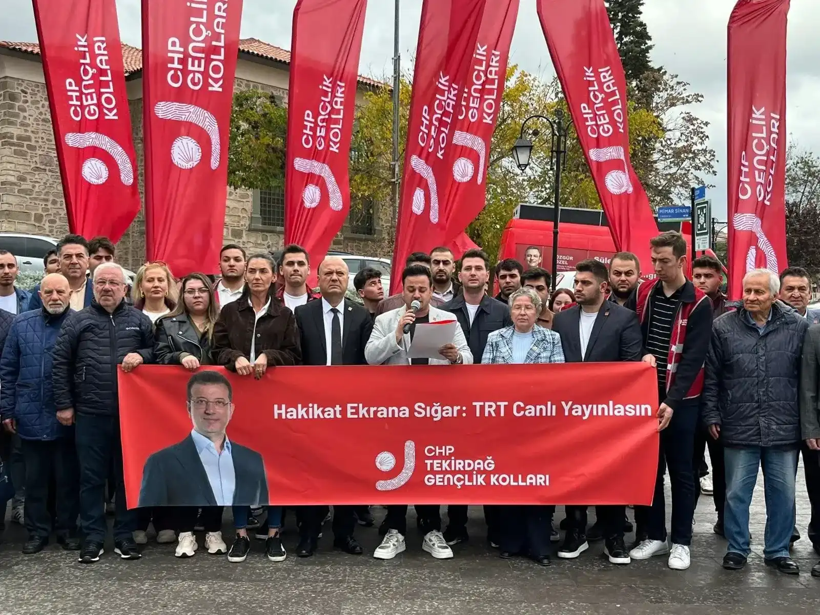 “İktidarın yürüttüğü manipülasyonlar, demokrasiye ağır zarar veriyor”