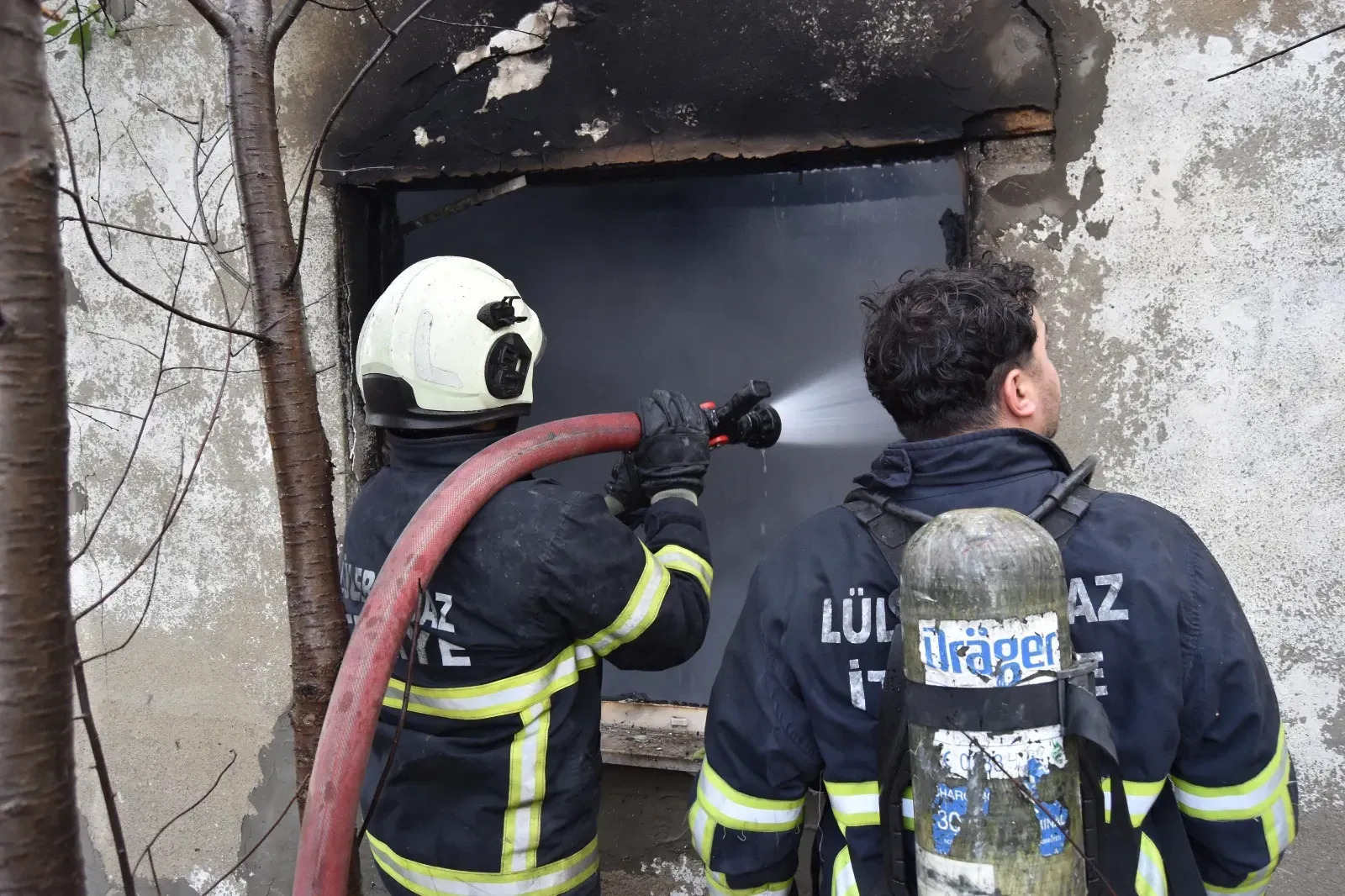 Terk edilmiş evde yangın çıktı