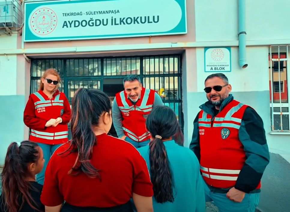 Tekirdağ polisi, okul çevrelerinde kontrol ve denetimlerini sürdürüyor