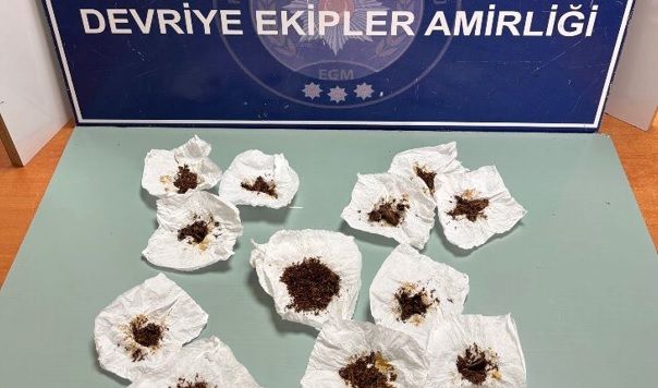 Şüphelilerin üzerinde uyuşturucu ele geçirildi