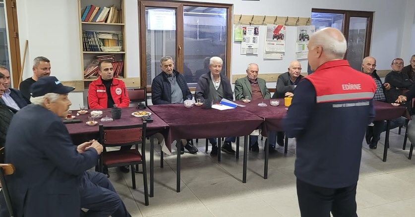 İskender Köyü’nde üreticilere gece eğitimi