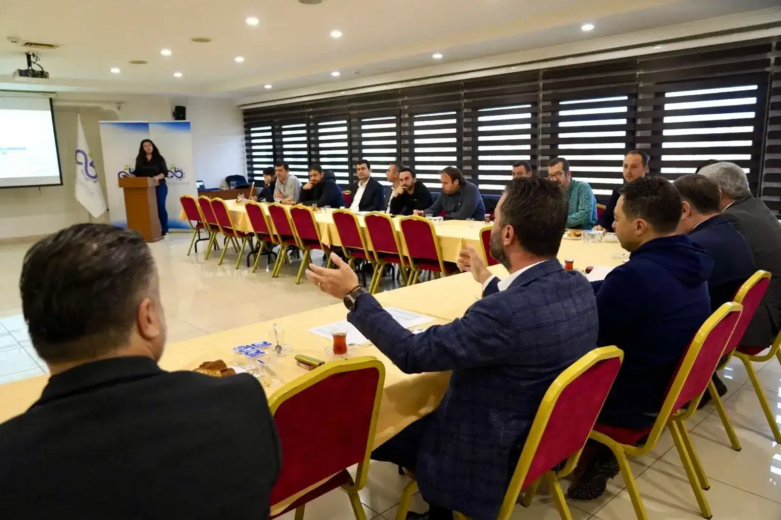 Başkan Sarıkurt müteahhitlerle bir araya geldi