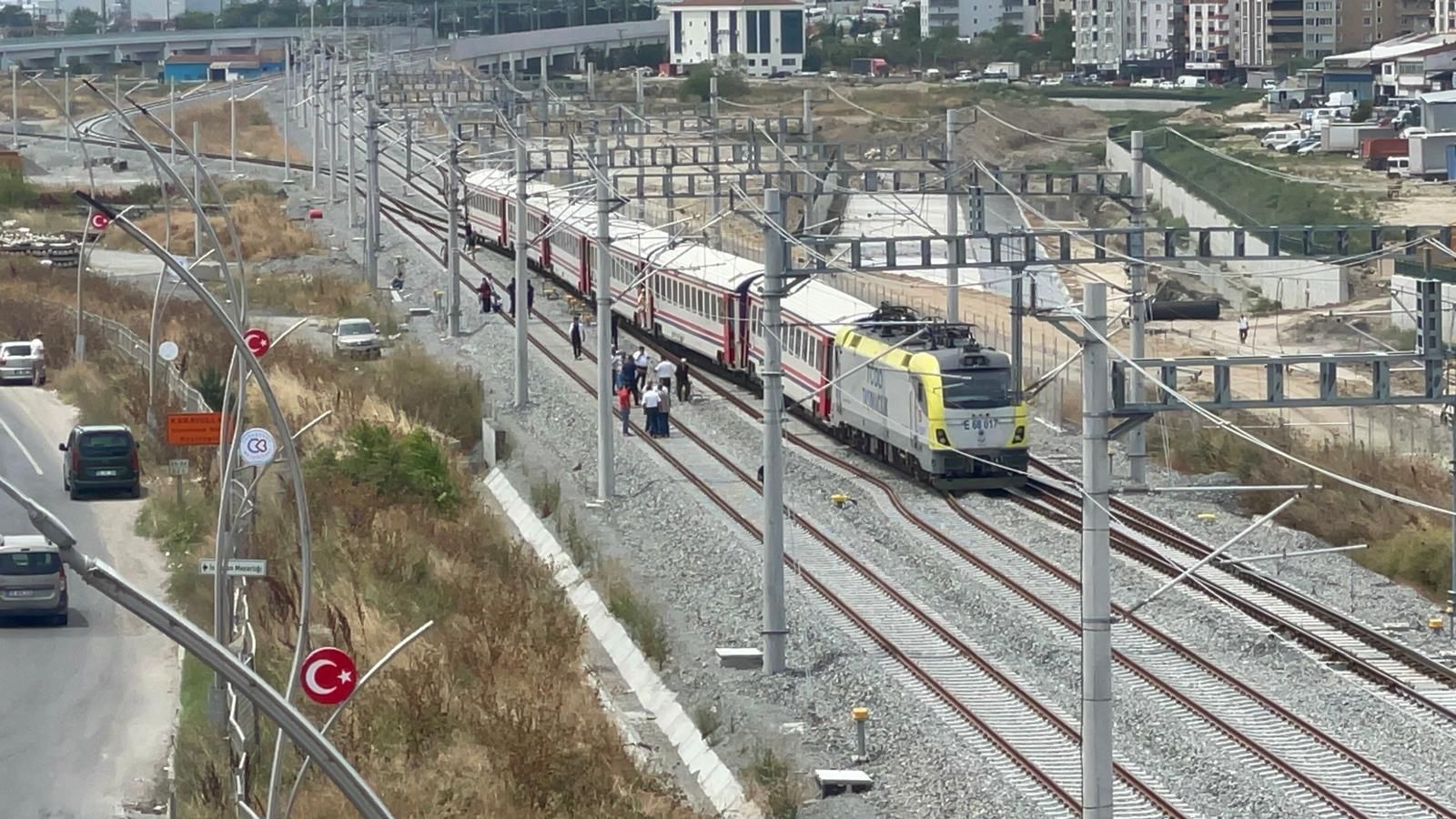Çerkezköy’de yolcu treni raydan çıktı
