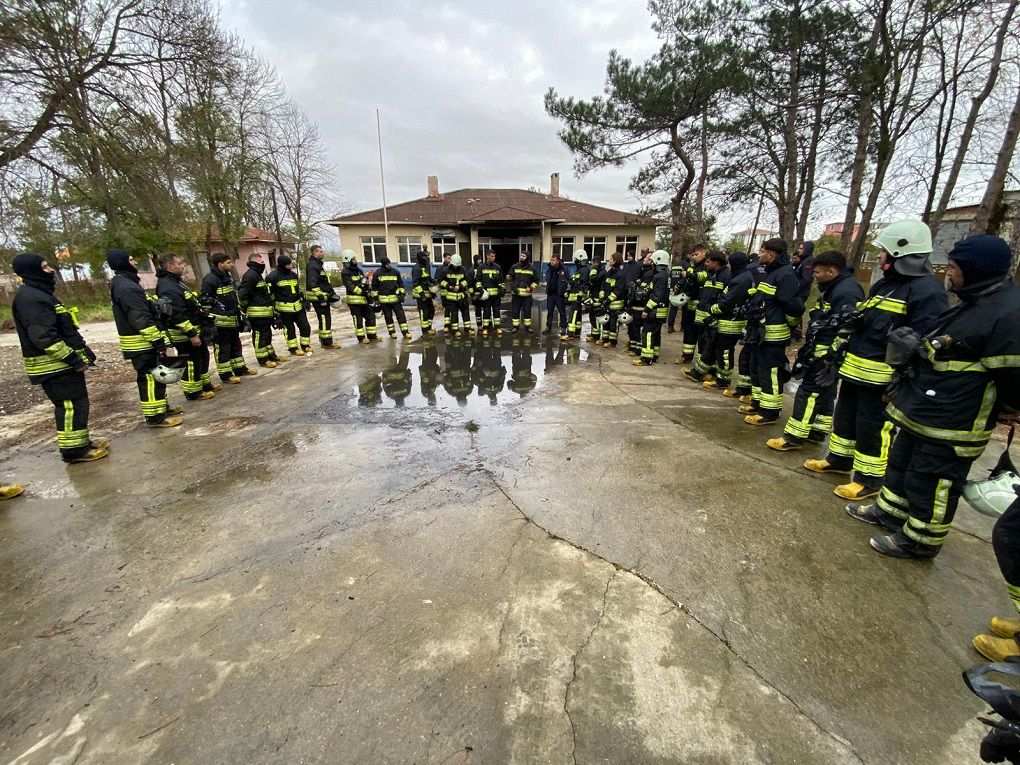 40 yeni itfaiye eri, yangın eğitimi aldı