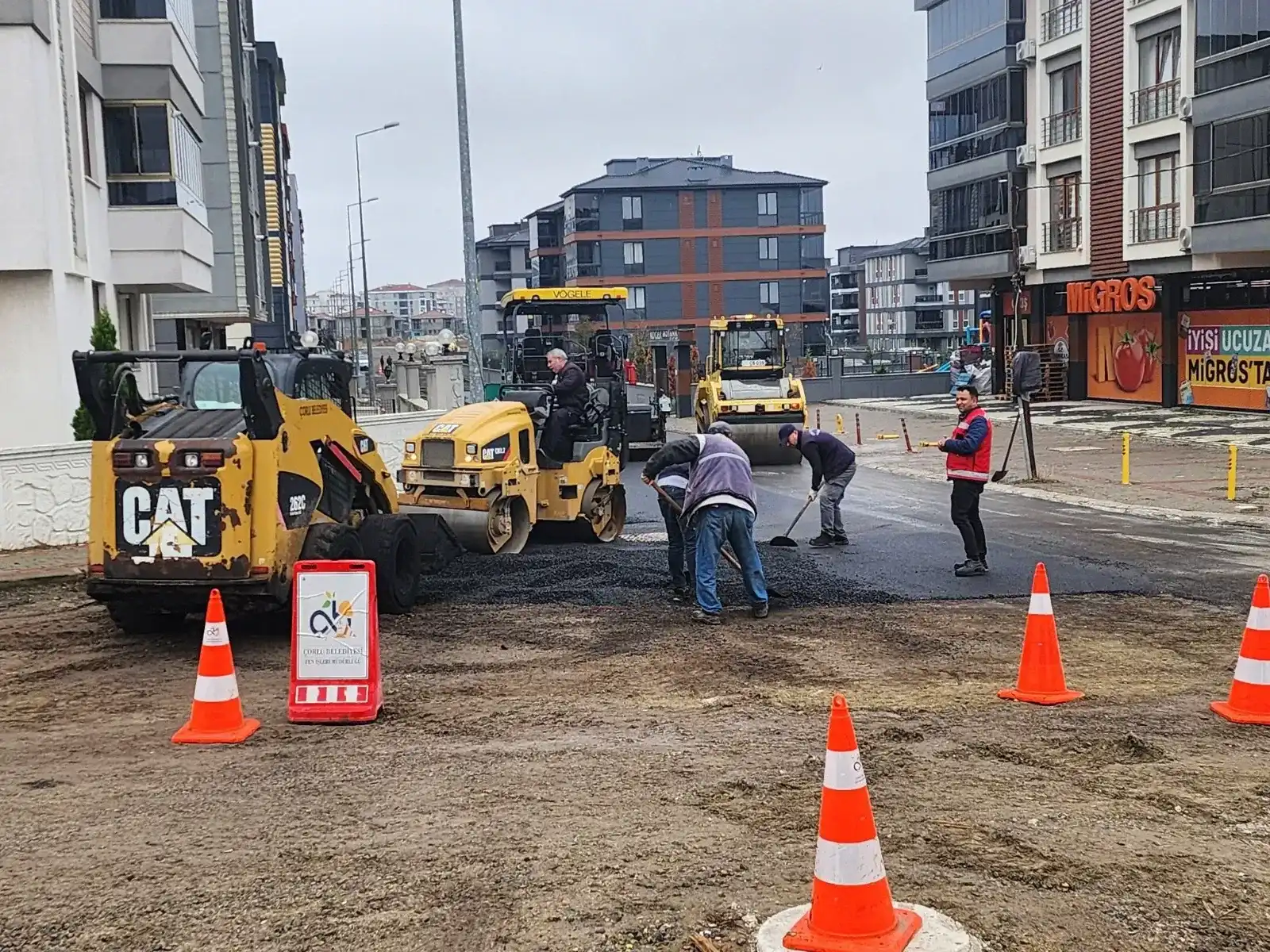 Yol yapım ve asfalt çalışmaları sürüyor
